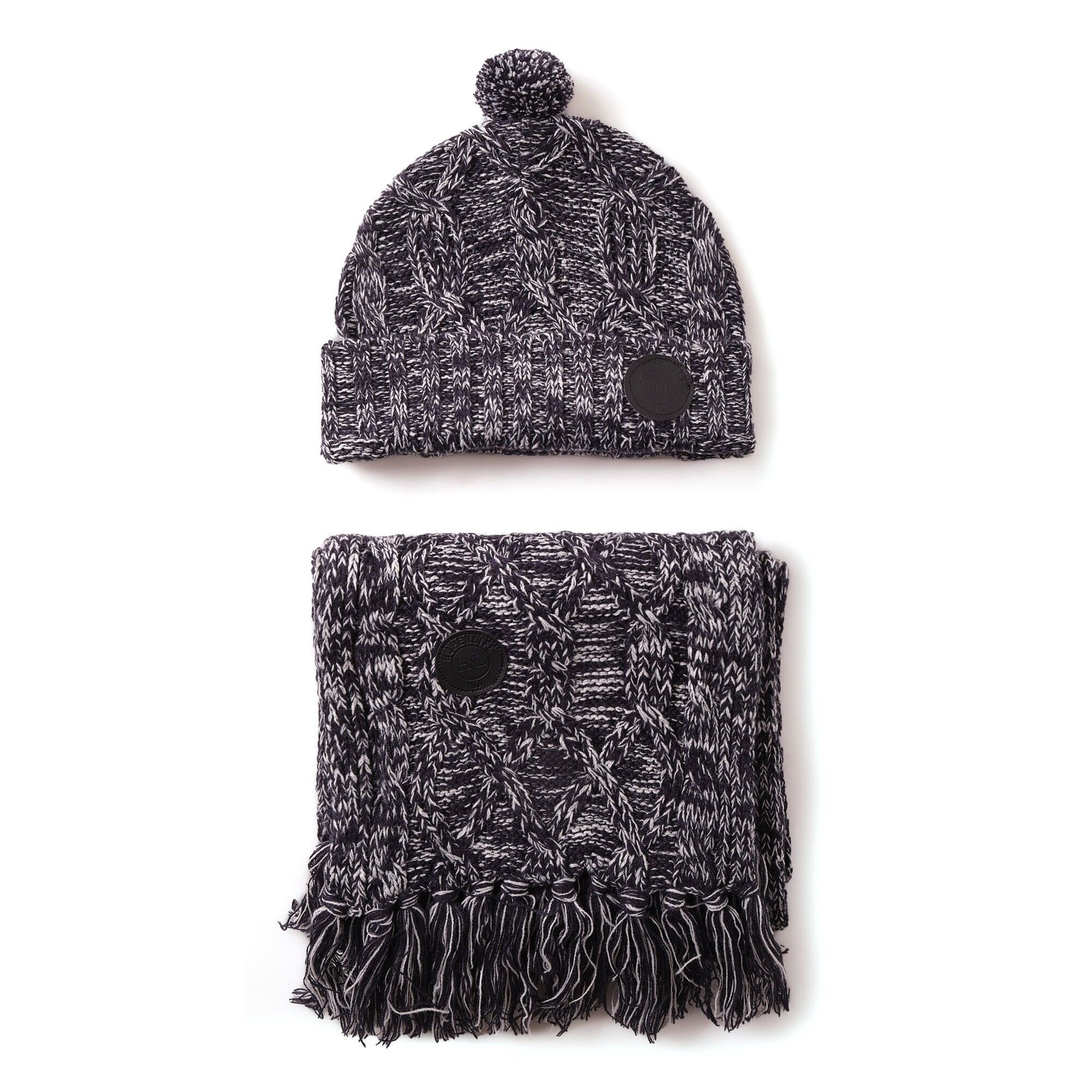 Set sciarpa e cappello in maglia con pompon