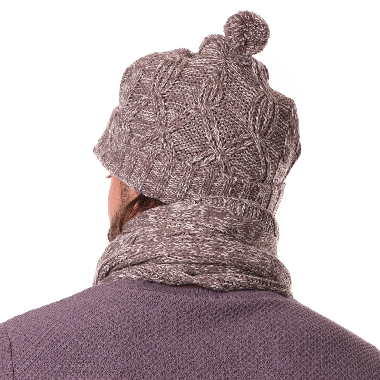 Set sciarpa e cappello in maglia con pompon