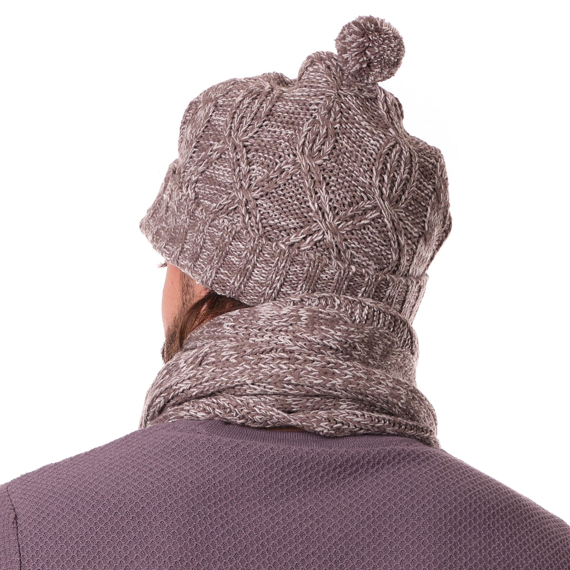 Set sciarpa e cappello in maglia con pompon