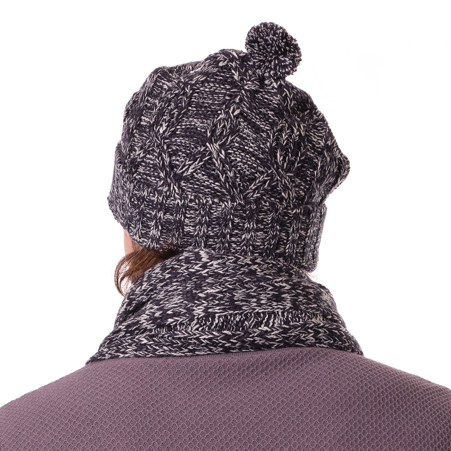 Set sciarpa e cappello in maglia con pompon