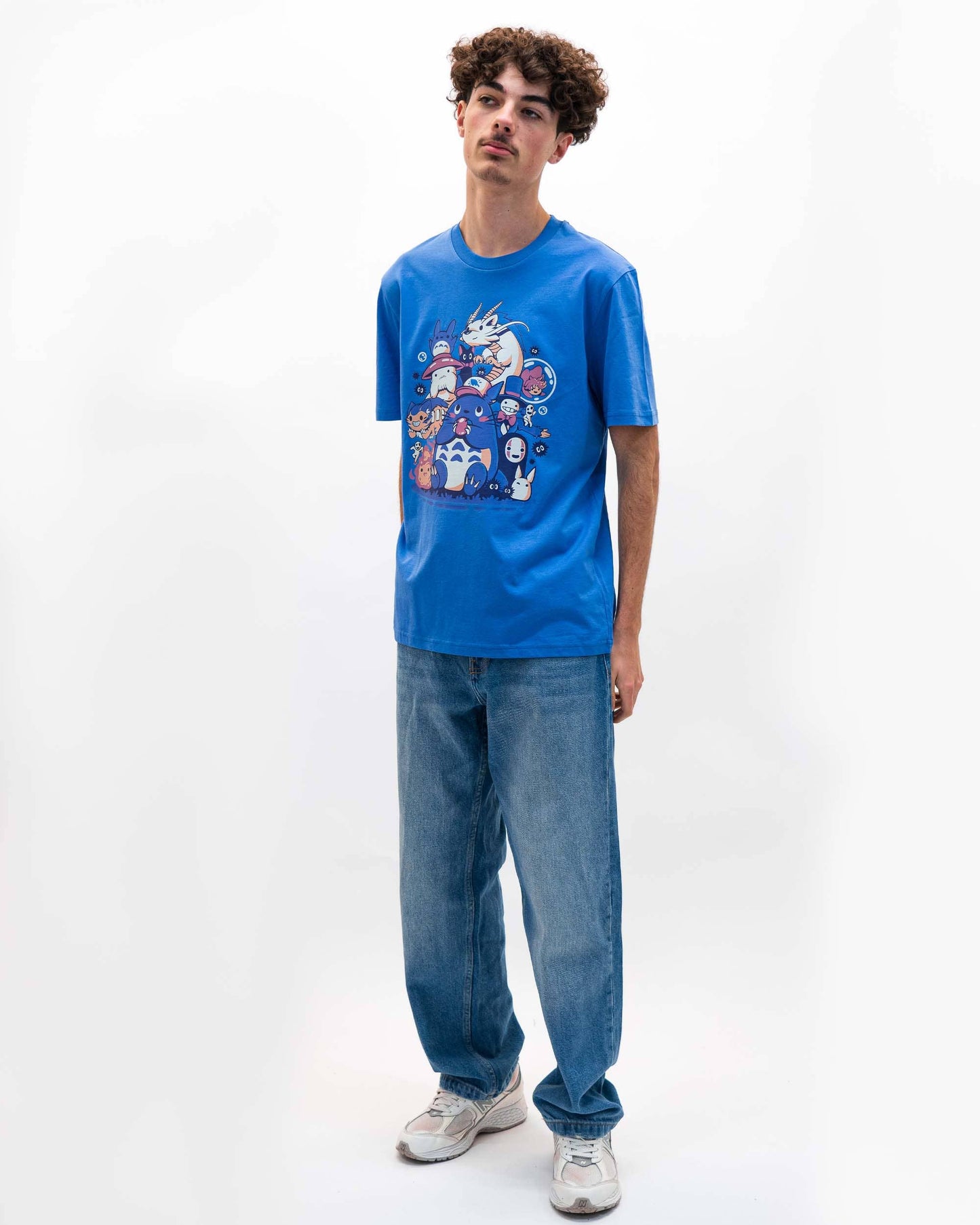 T-shirt con grafica Creatures Spirits & Friends