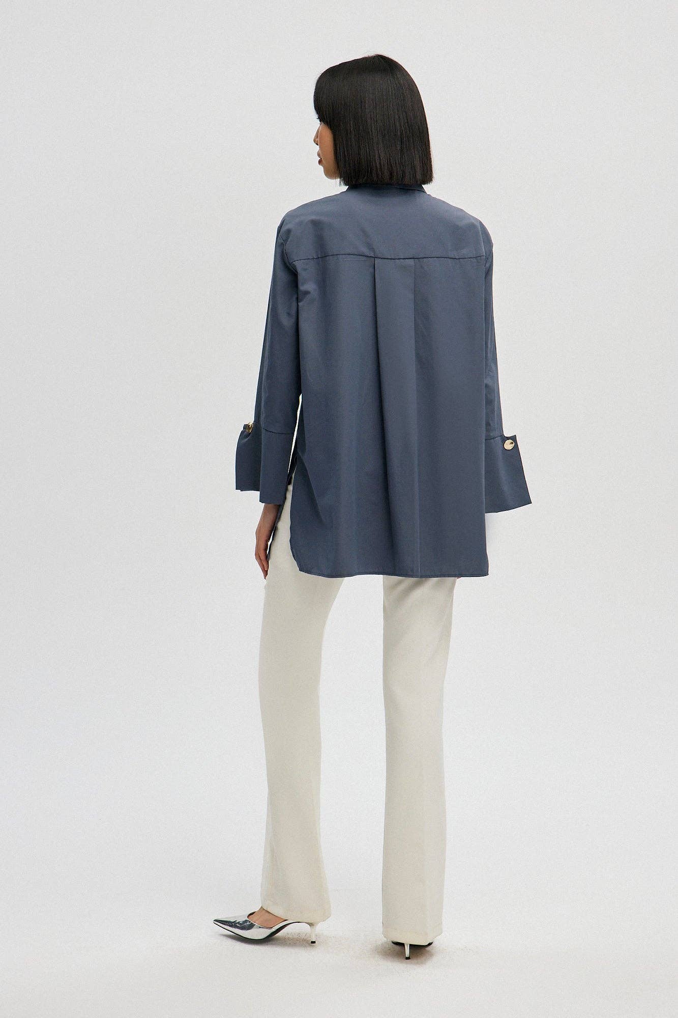 Camicia in popeline misto cotone con polsini ampi