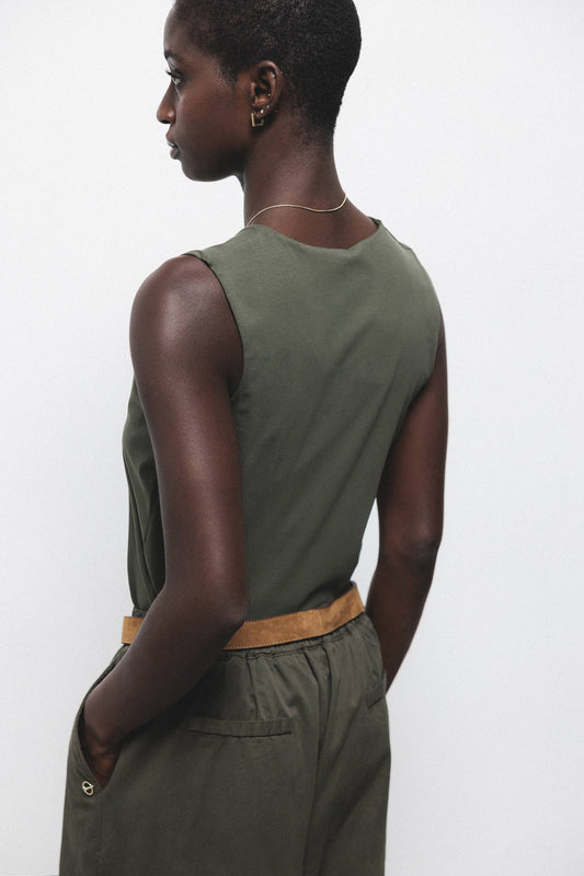 Top basic senza maniche con scollo a V