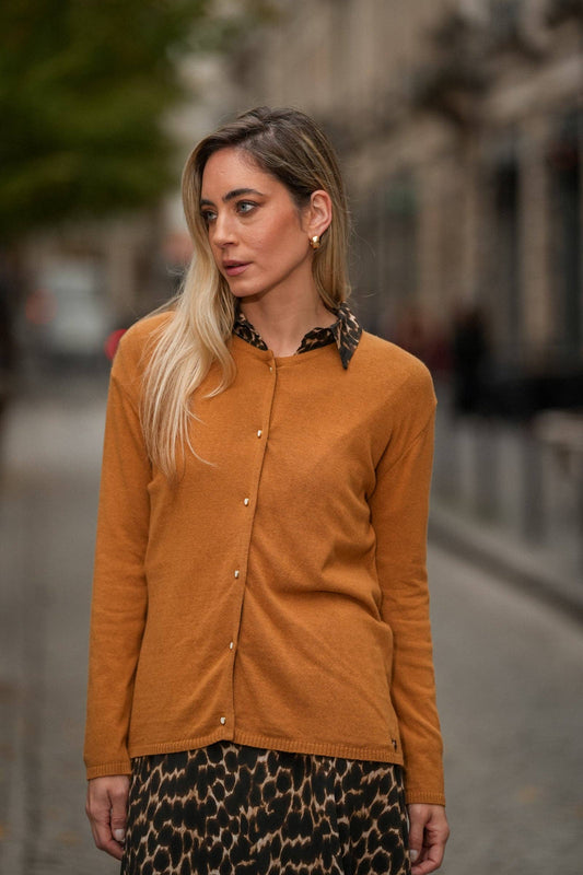 Cardigan in maglia cammello con bottoni