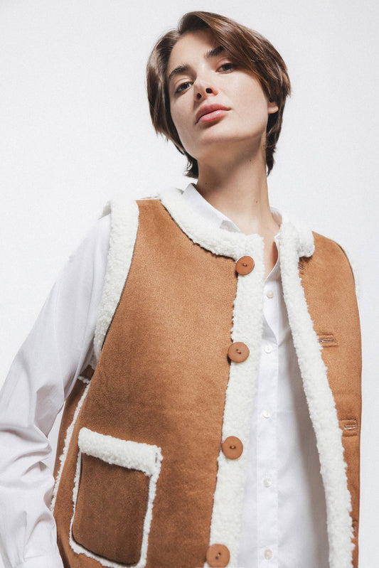 Gilet effetto camoscio con interno in eco-pelliccia