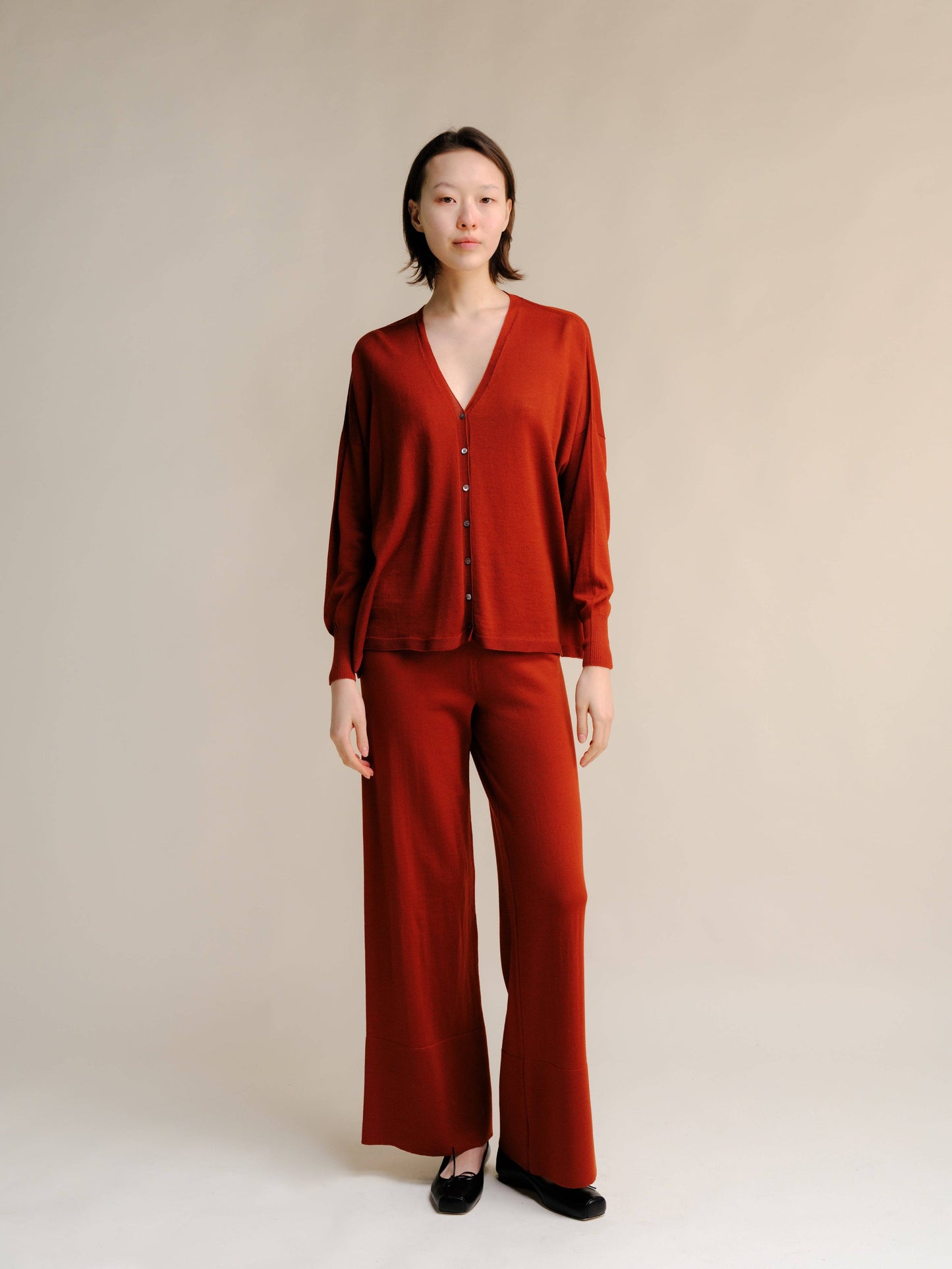Cardigan oversize in lana merino extrafine con scollo a V