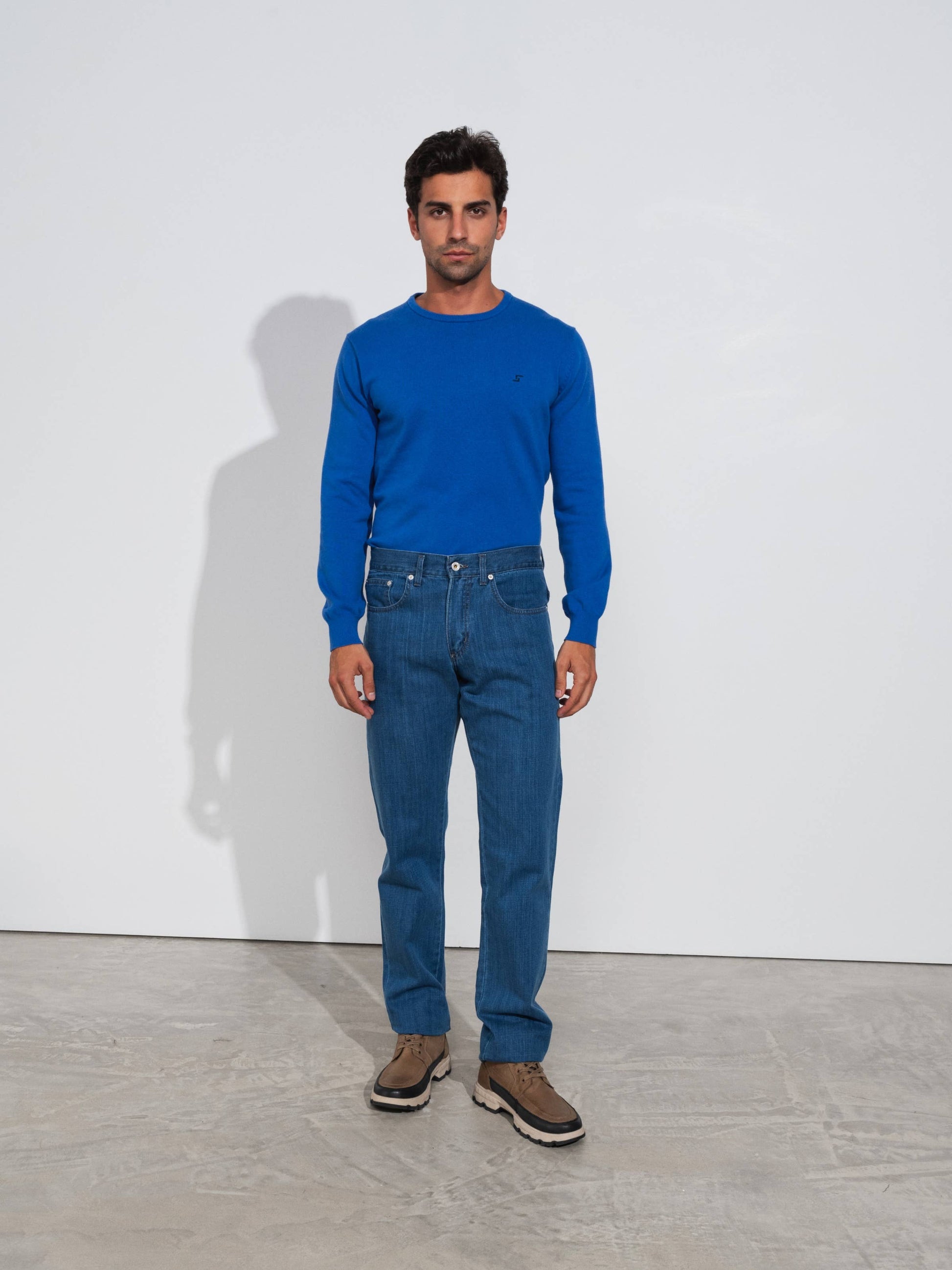 Pantaloni in denim uomo con tasche e chiusura con zip