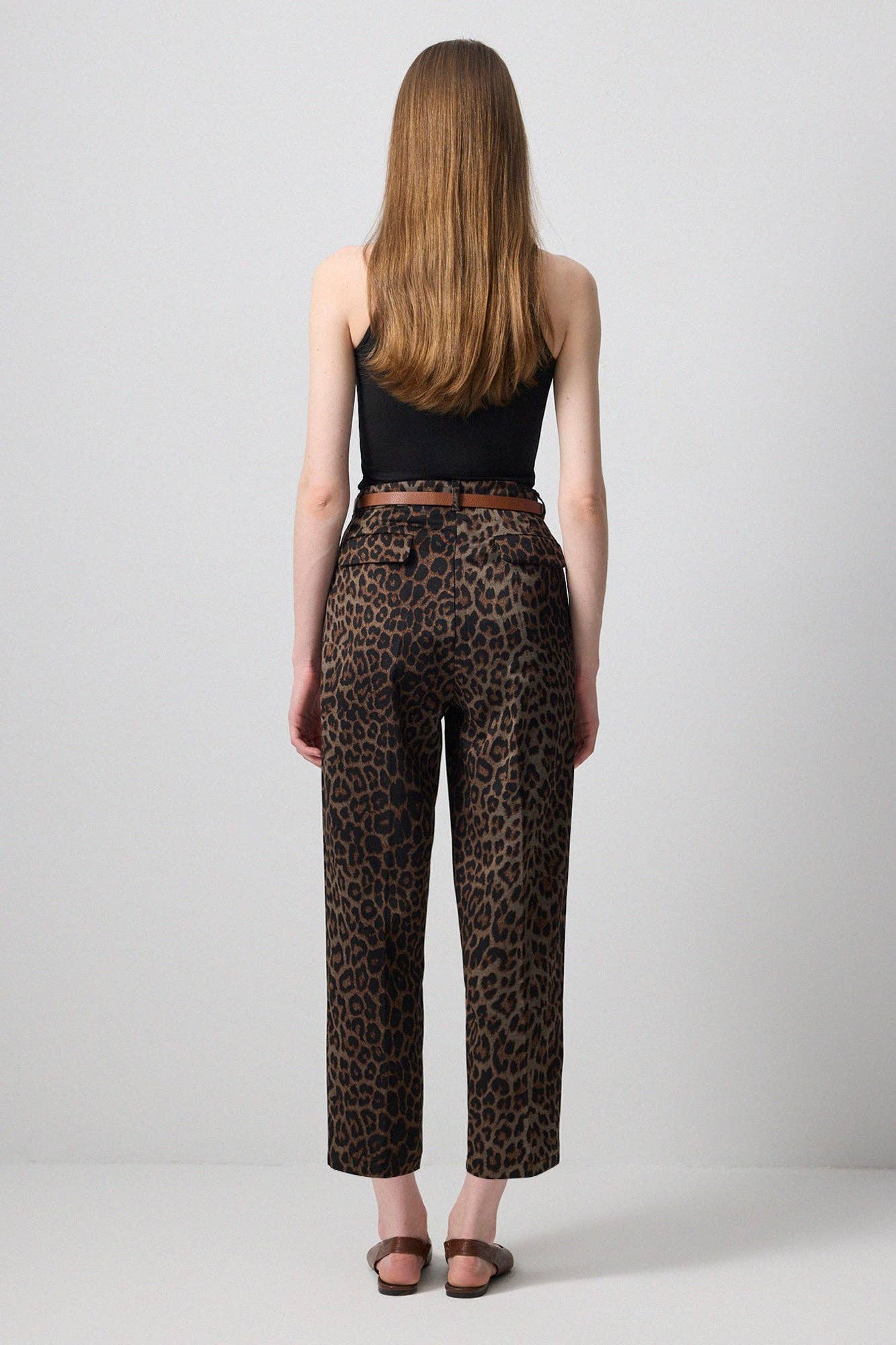 Pantaloni a carota leopardati affusolati