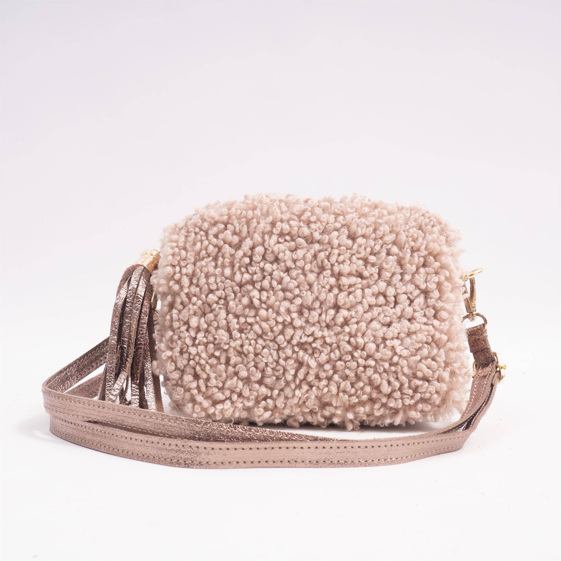 Borsa a tracolla in eco pelliccia con nappa