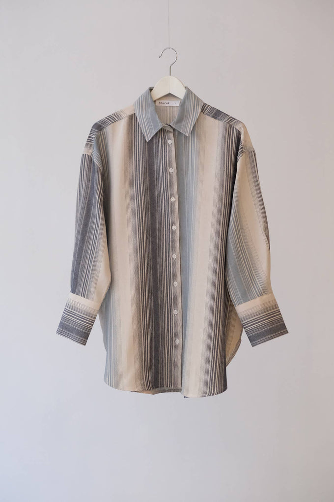 Camicia in cotone a righe testurizzate dalla vestibilità comoda in tonalità blu freddo