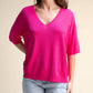 Maglione in viscosa seamless con scollo a V e lavorazione 3D