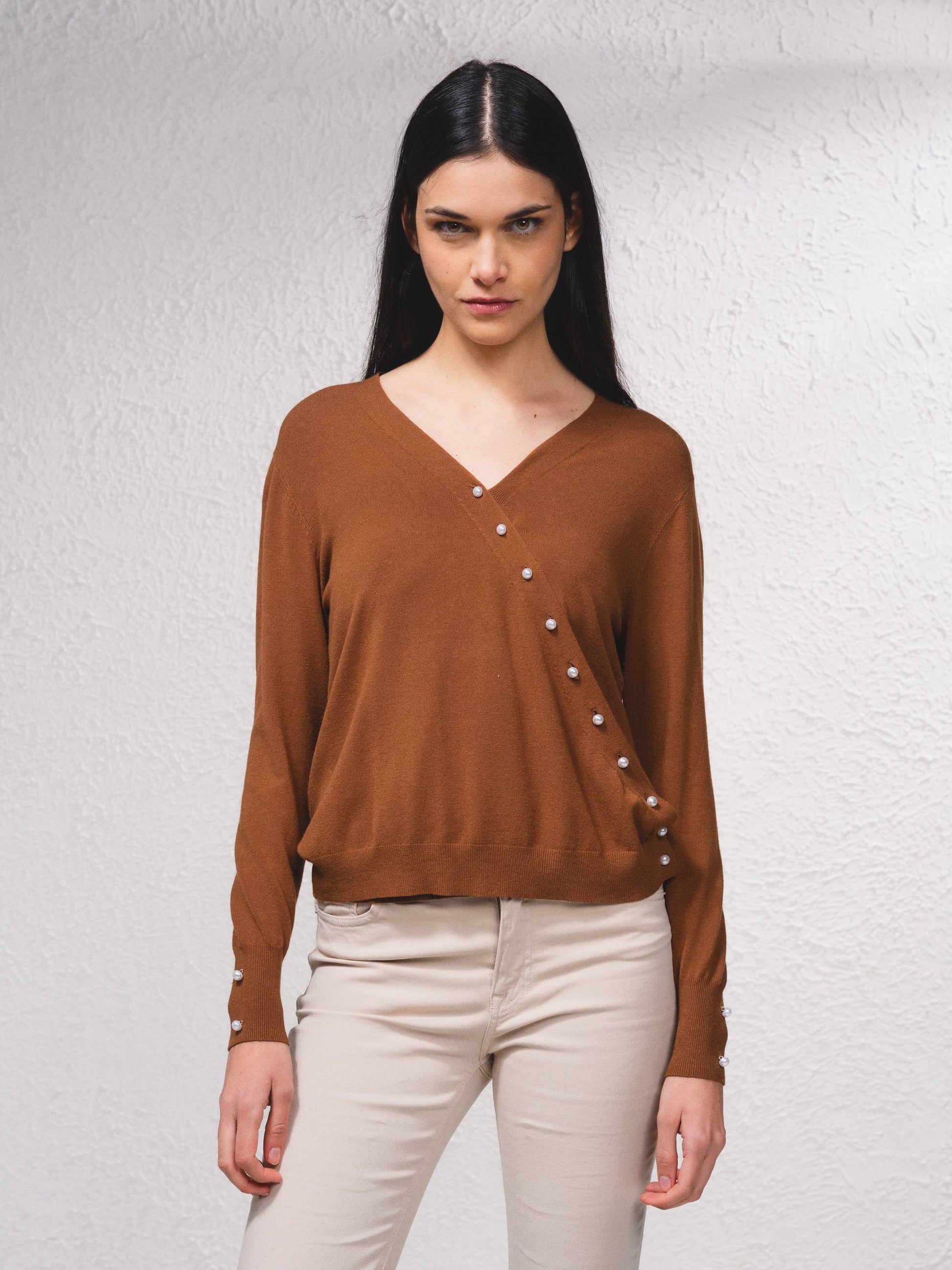 Maglione cache-cœur in maglia fine con perle
