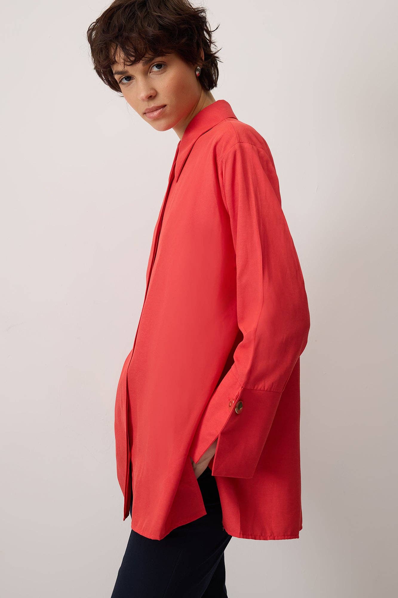 Camicia in popeline con polsini ampi