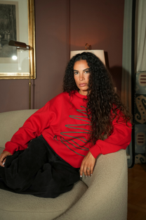 Felpa natalizia unisex rossa con albero stilizzato