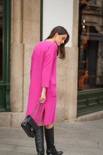 Abito in maglia con tasche e scollo a V