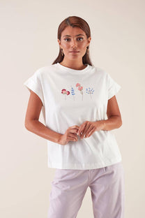 T-shirt bianca ricamata con fiori