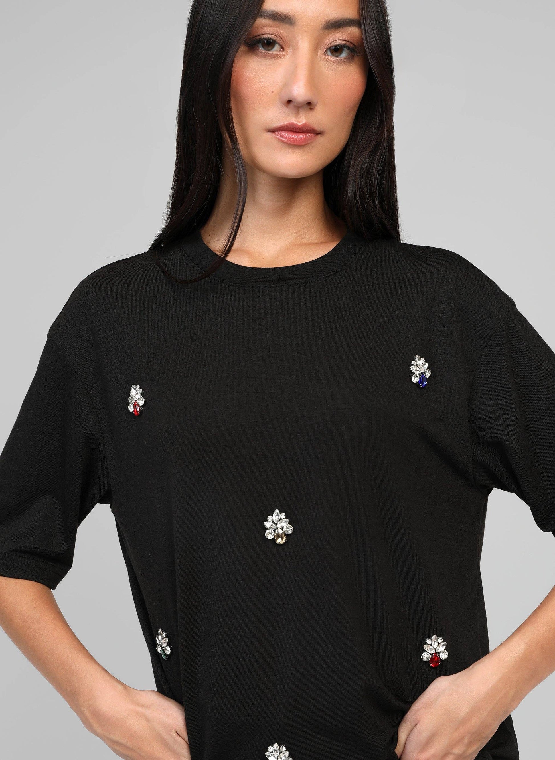 T-shirt Amarina nera con strass