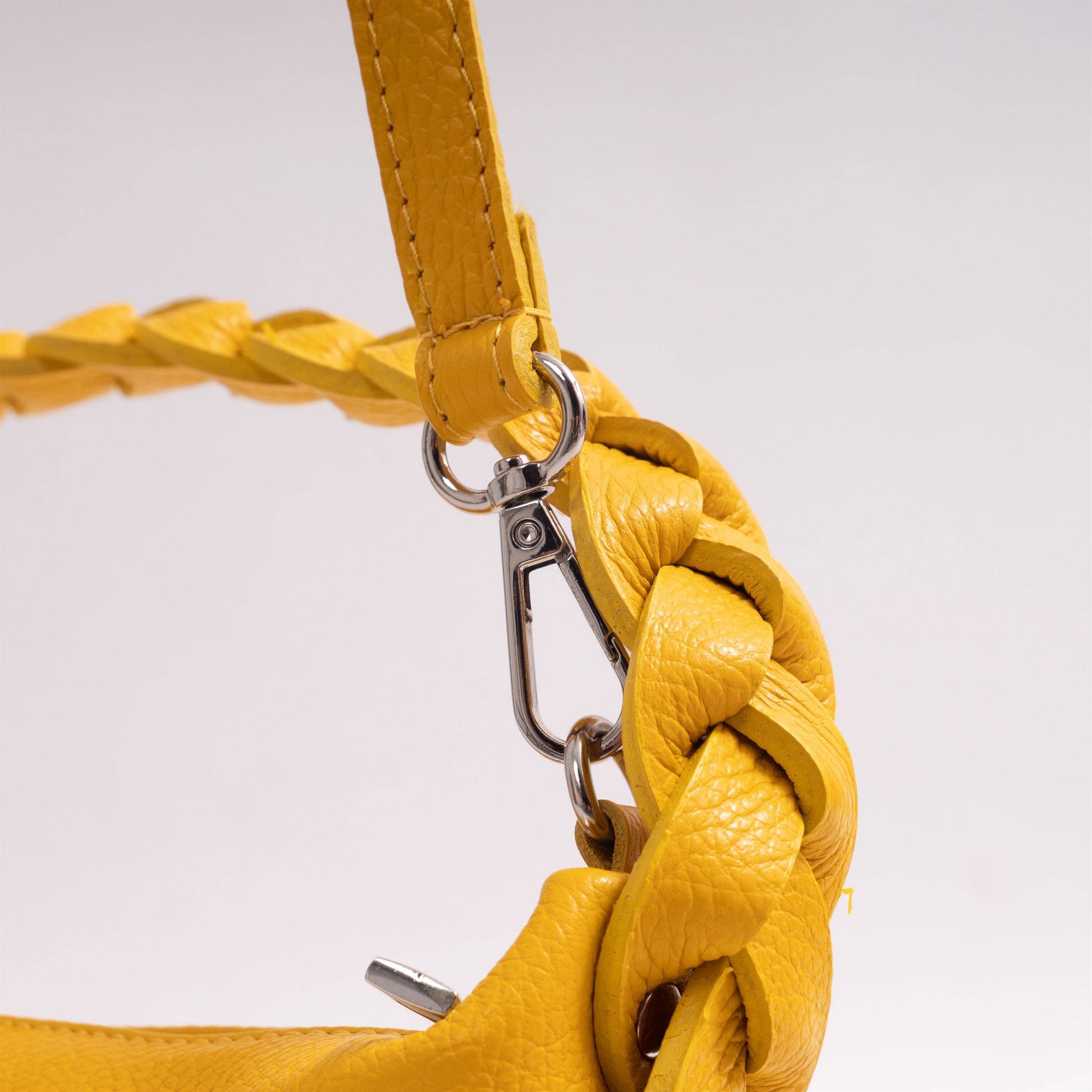 Borsa a tracolla intrecciata in pelle