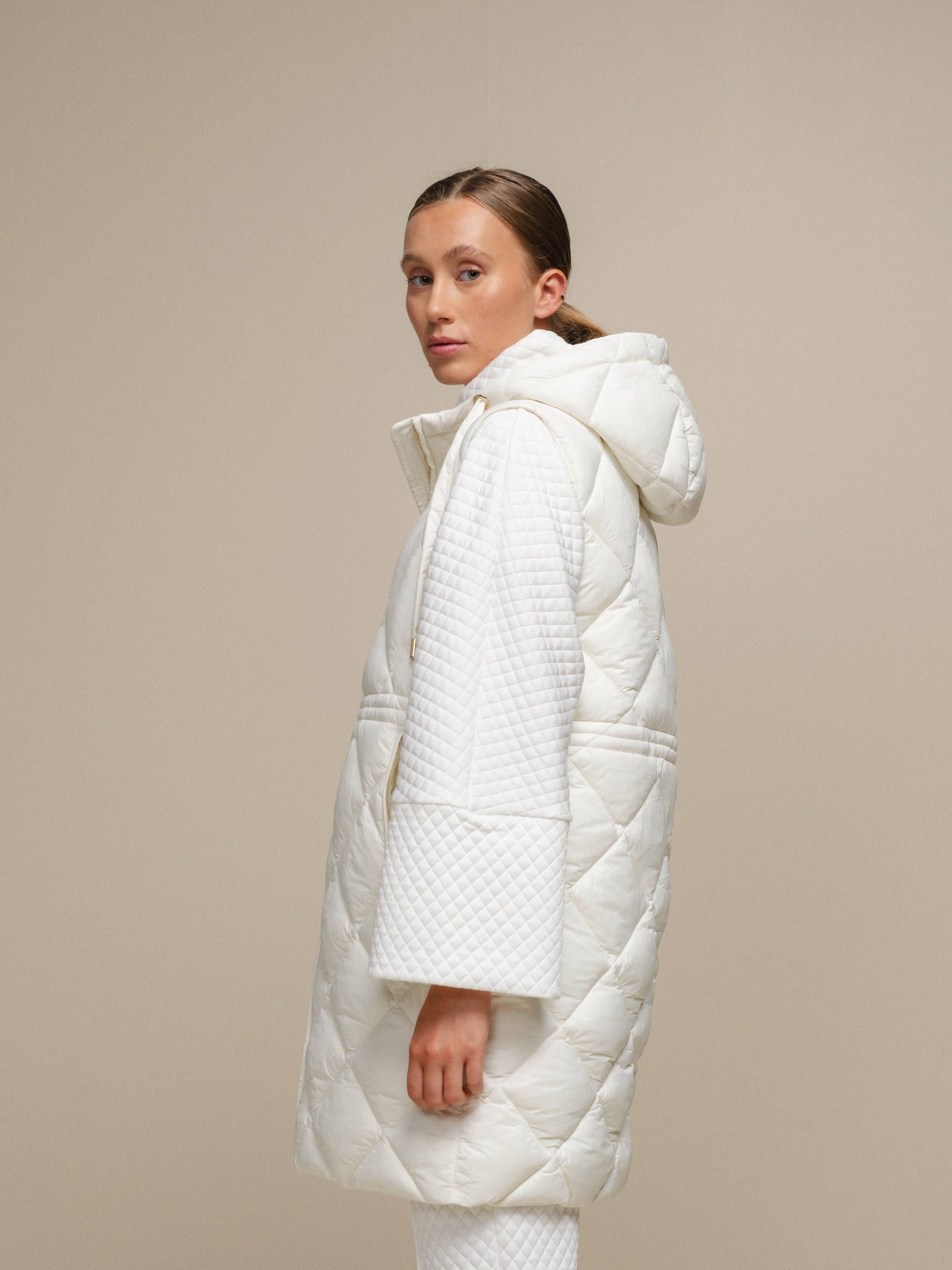 Gilet imbottito lungo con cappuccio da donna