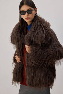 Cappotto corto in pelliccia sintetica