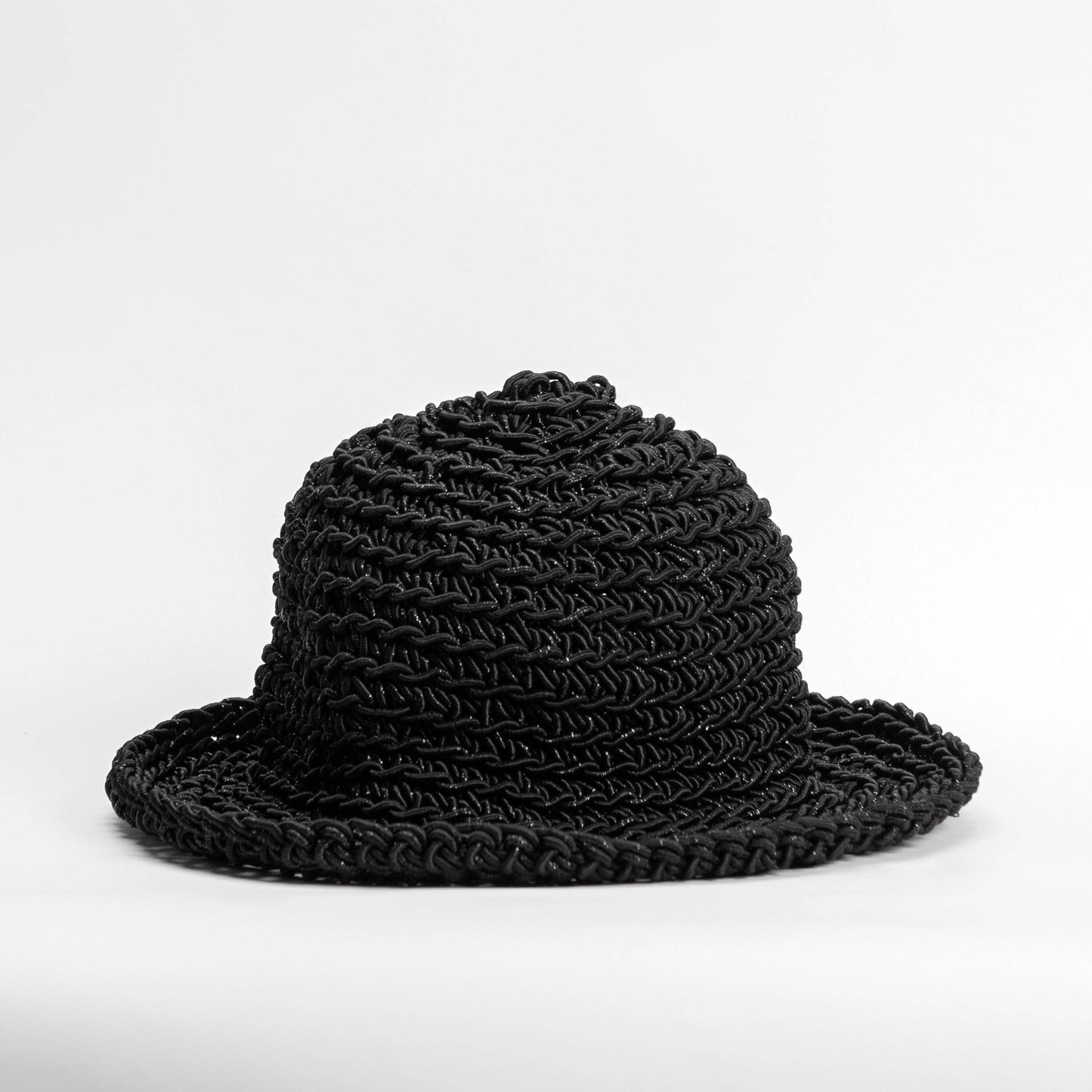 Cappello bucket lavorato a mano
