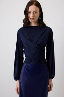 Abito lungo blu navy drappeggiato con maniche a palloncino