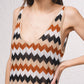 Vestito lungo in maglia traforata a righe con scollo profondo