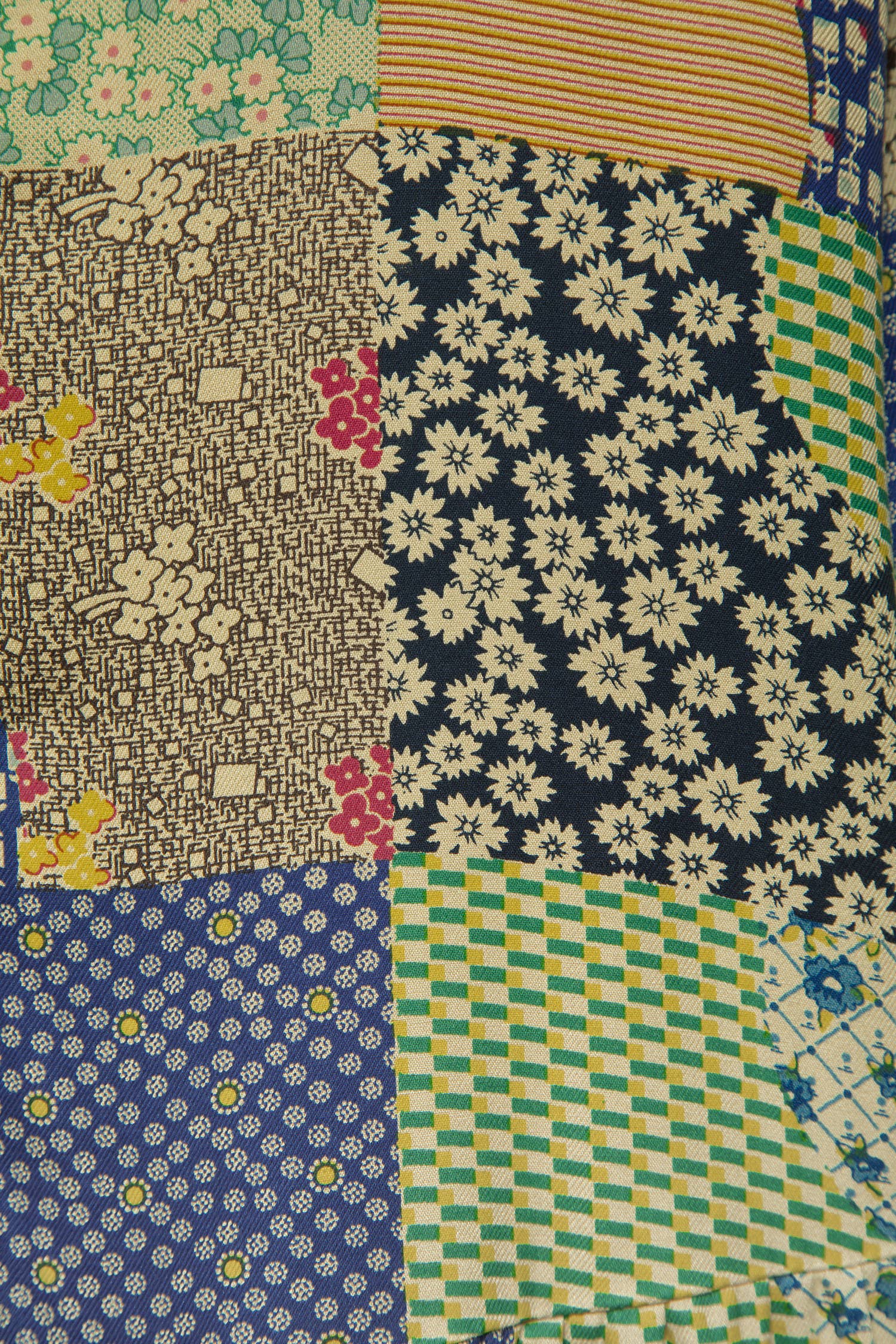 Abito stampato patchwork con volant