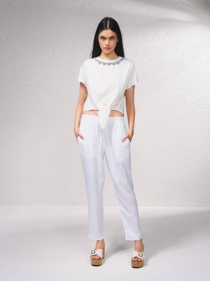 T-shirt crop con fiocco e applicazioni gioiello