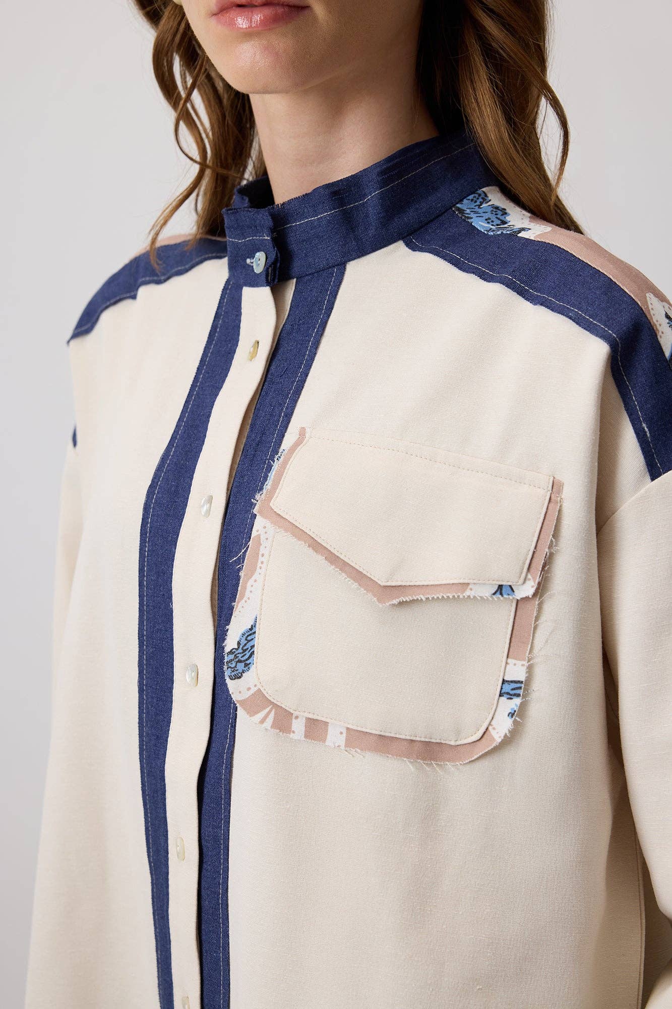Camicia a contrasto in misto lino