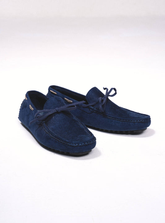 Mocassini in suede blu con fiocco e laccio laterale