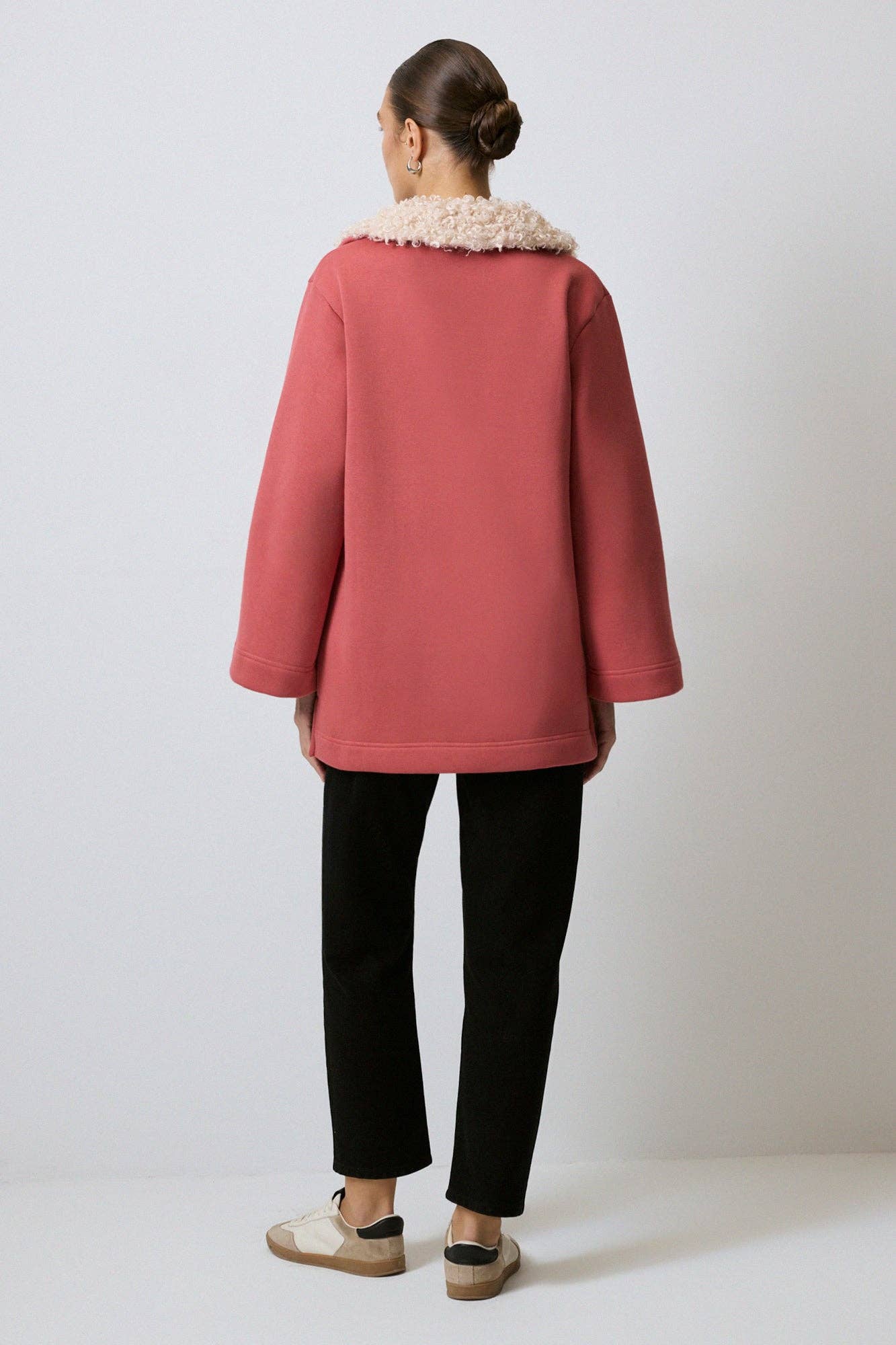 Felpa oversize con colletto in pelliccia sintetica e mezza zip in cotone