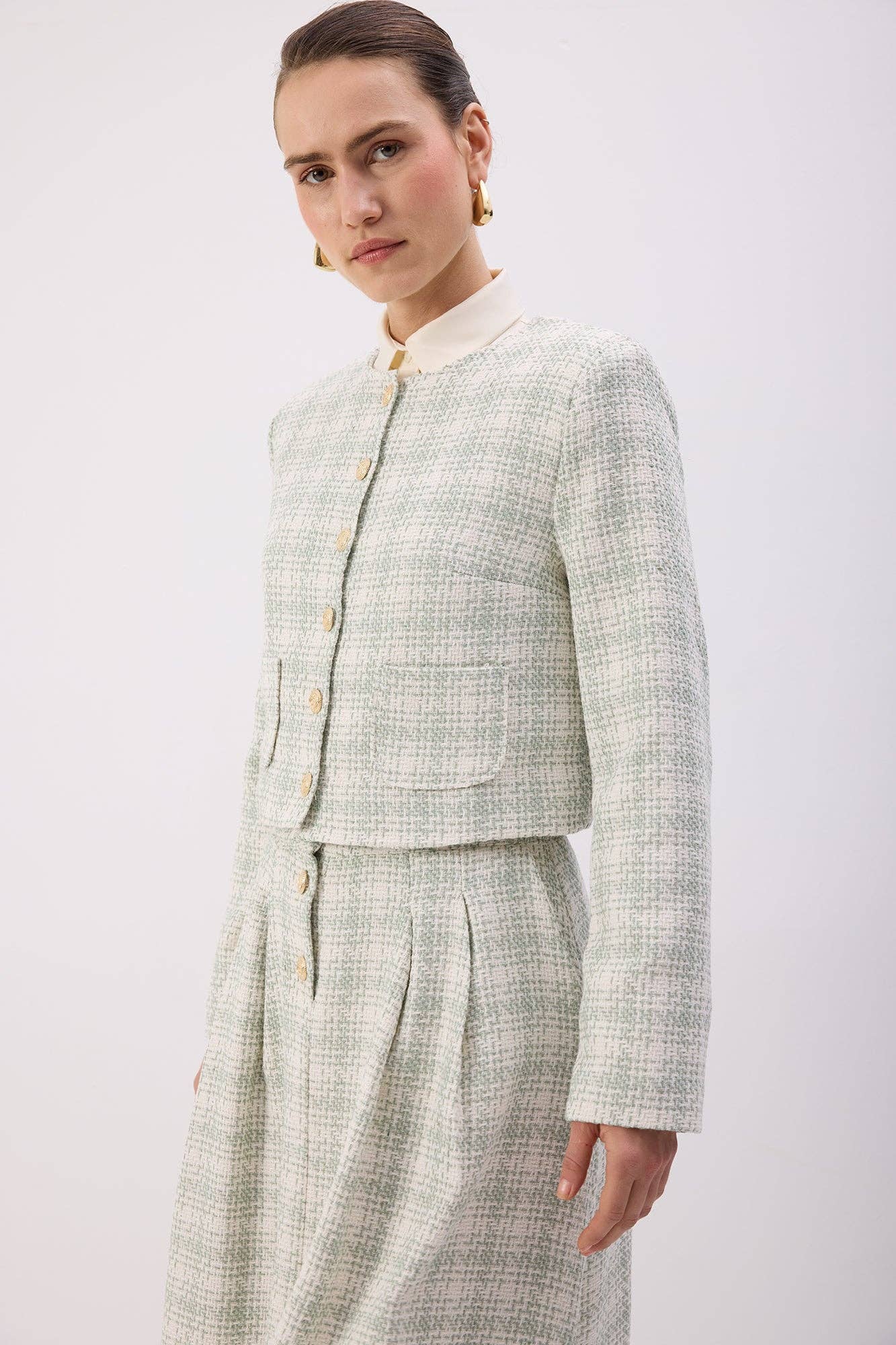 Completo in tweed con giacca corta e gonna lunga