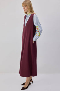 Abito pinafore lungo con scollo a V