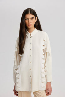 Camicia in lino testurizzata con dettagli ricamati