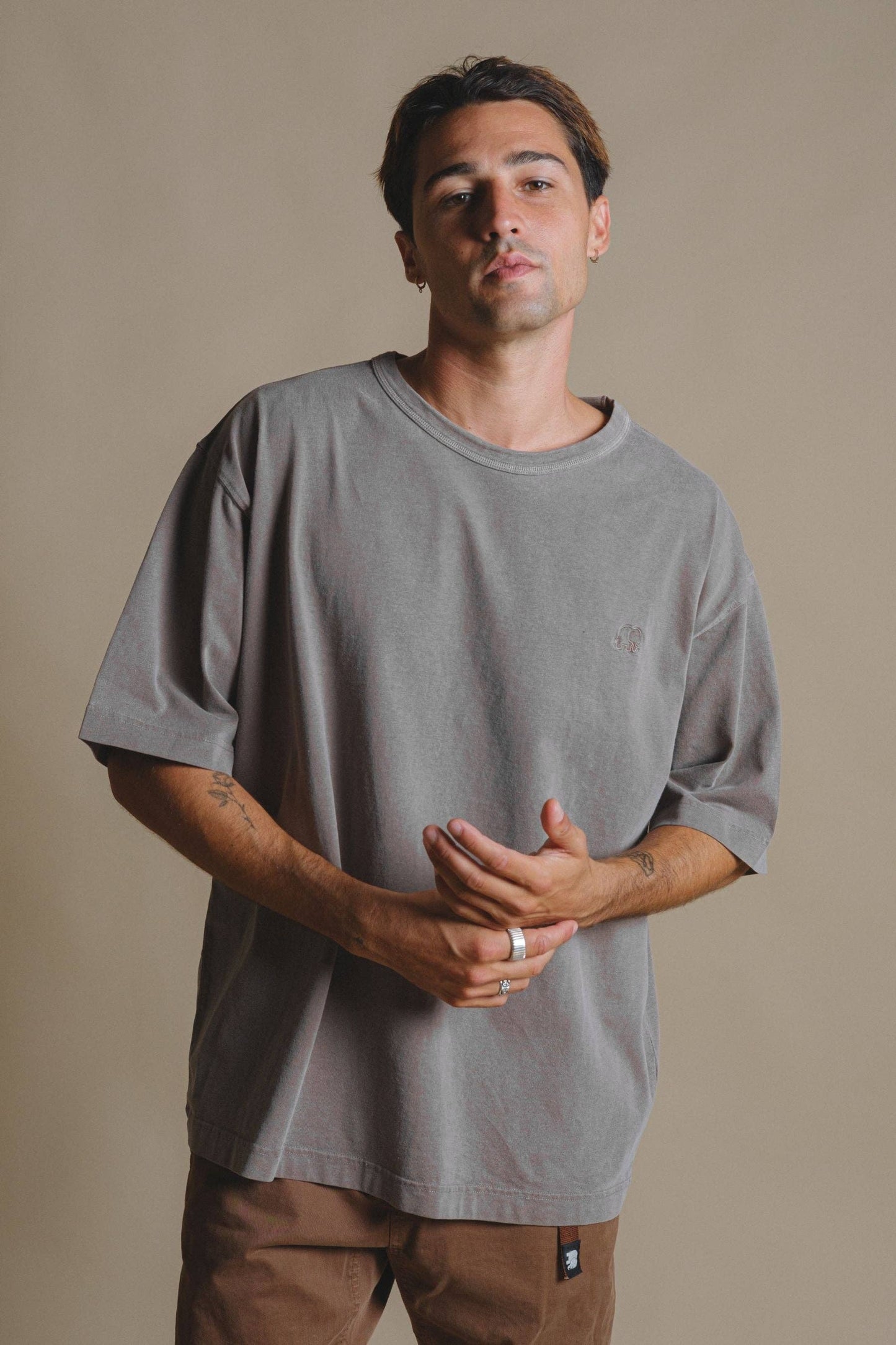 T-shirt oversize pesante in cotone organico grigio pietra