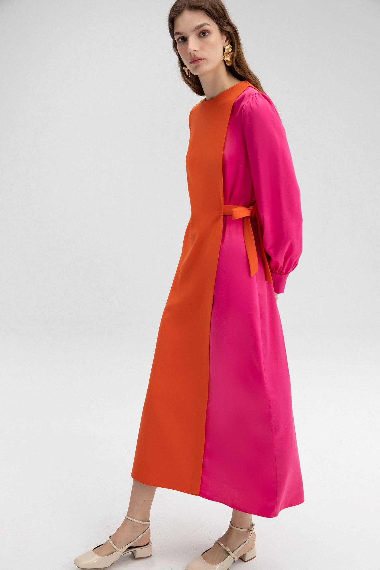 Abito lungo color block con fiocco laterale