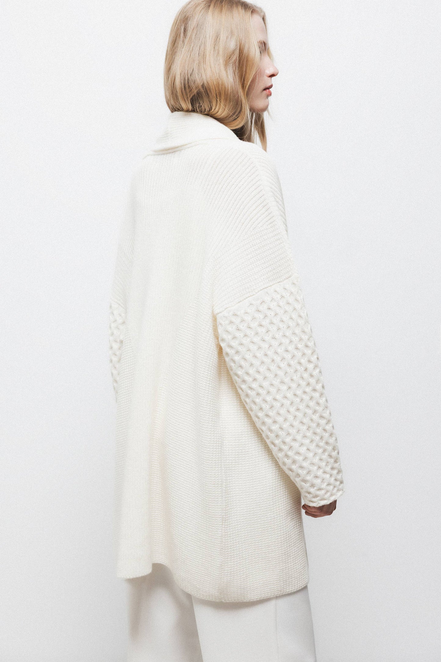 Cardigan a maglia strutturata con collo a imbuto