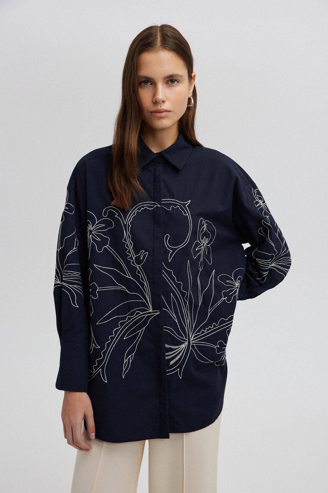 Camicia ricamata floreale oversize