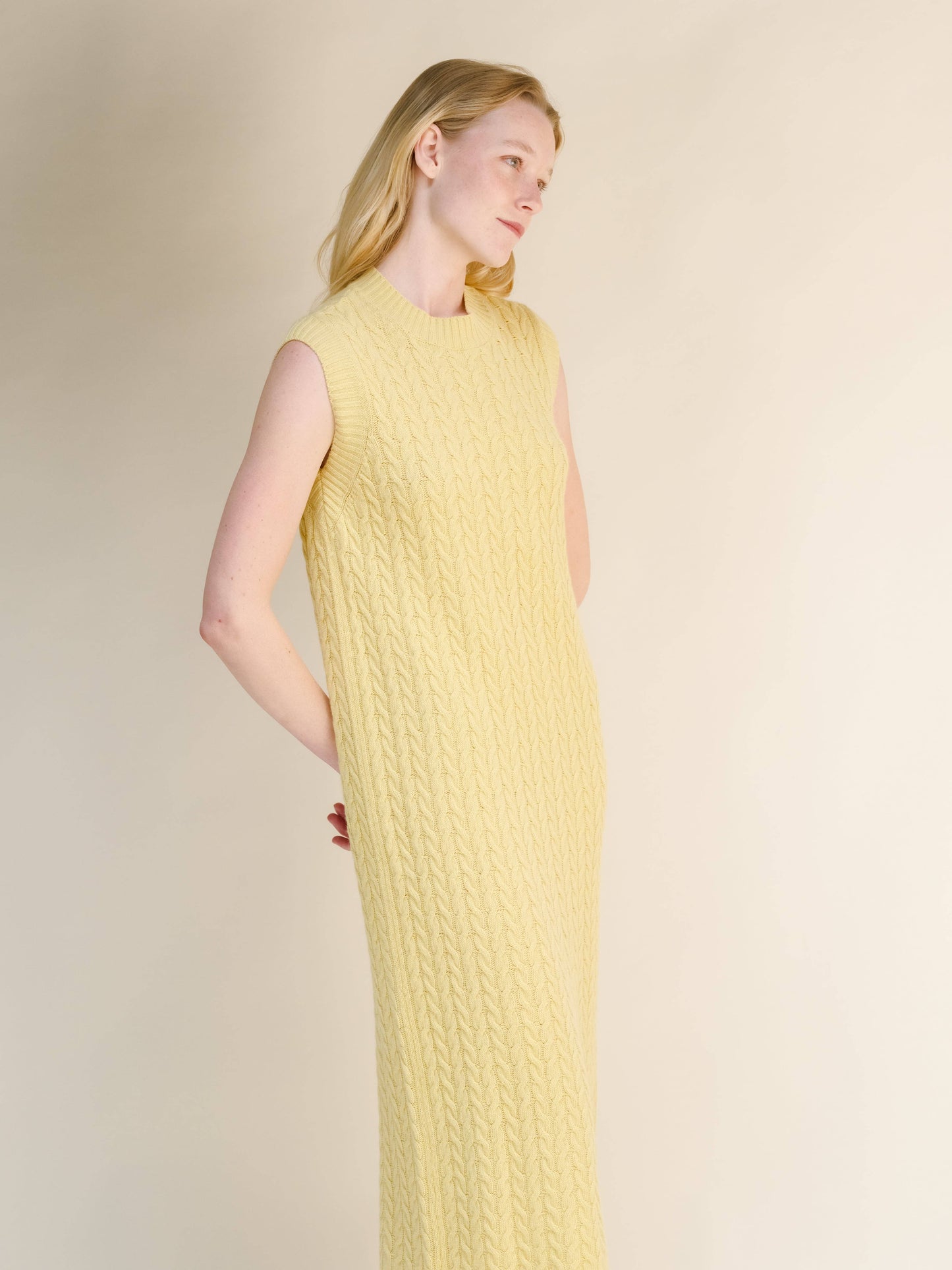 Abito smanicato in maglia a trecce misto cashmere