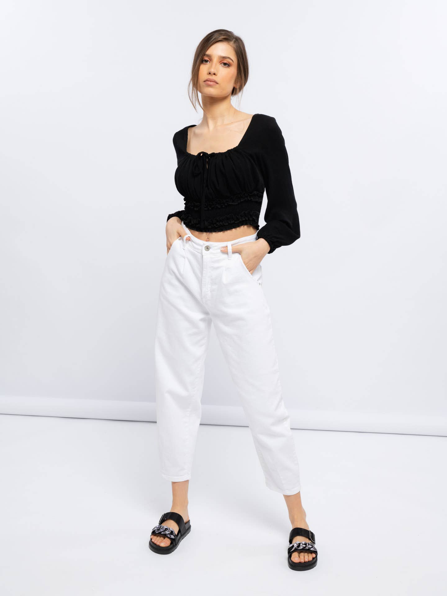 Blusa corta in rayon con maniche a sbuffo