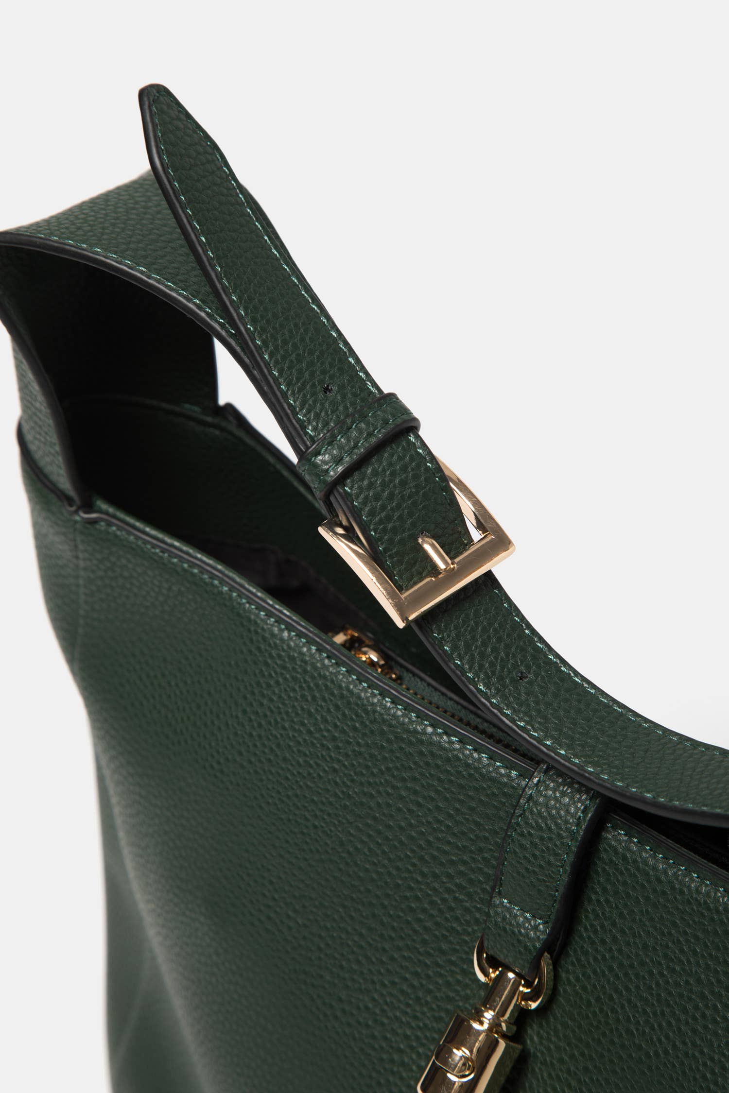 Borsa a spalla in ecopelle con dettagli metallici