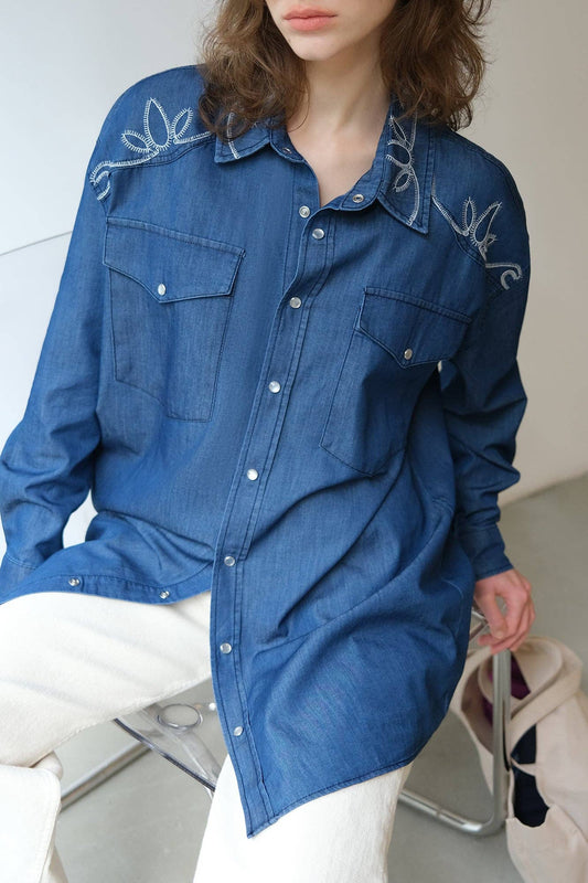 Camicia in cotone effetto denim ricamata