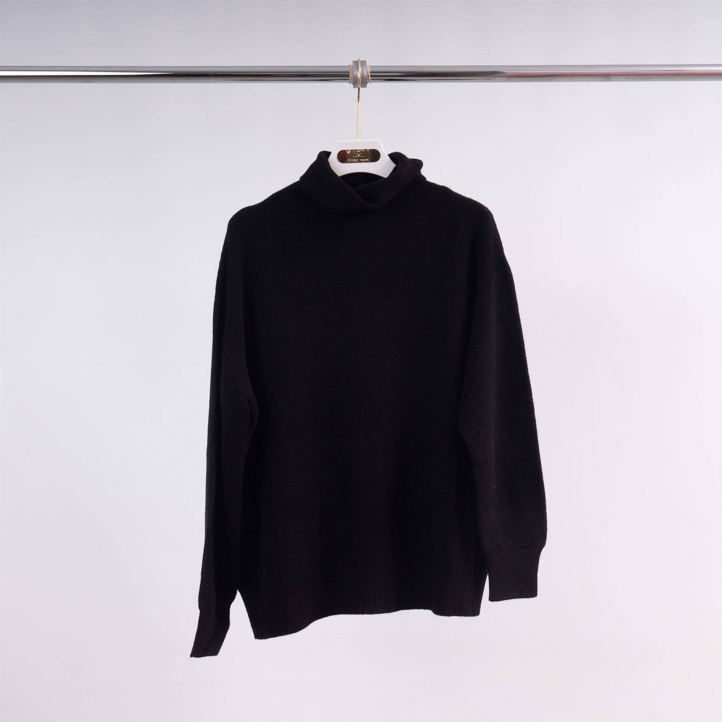 Maglione a collo alto in maglia con maniche aderenti