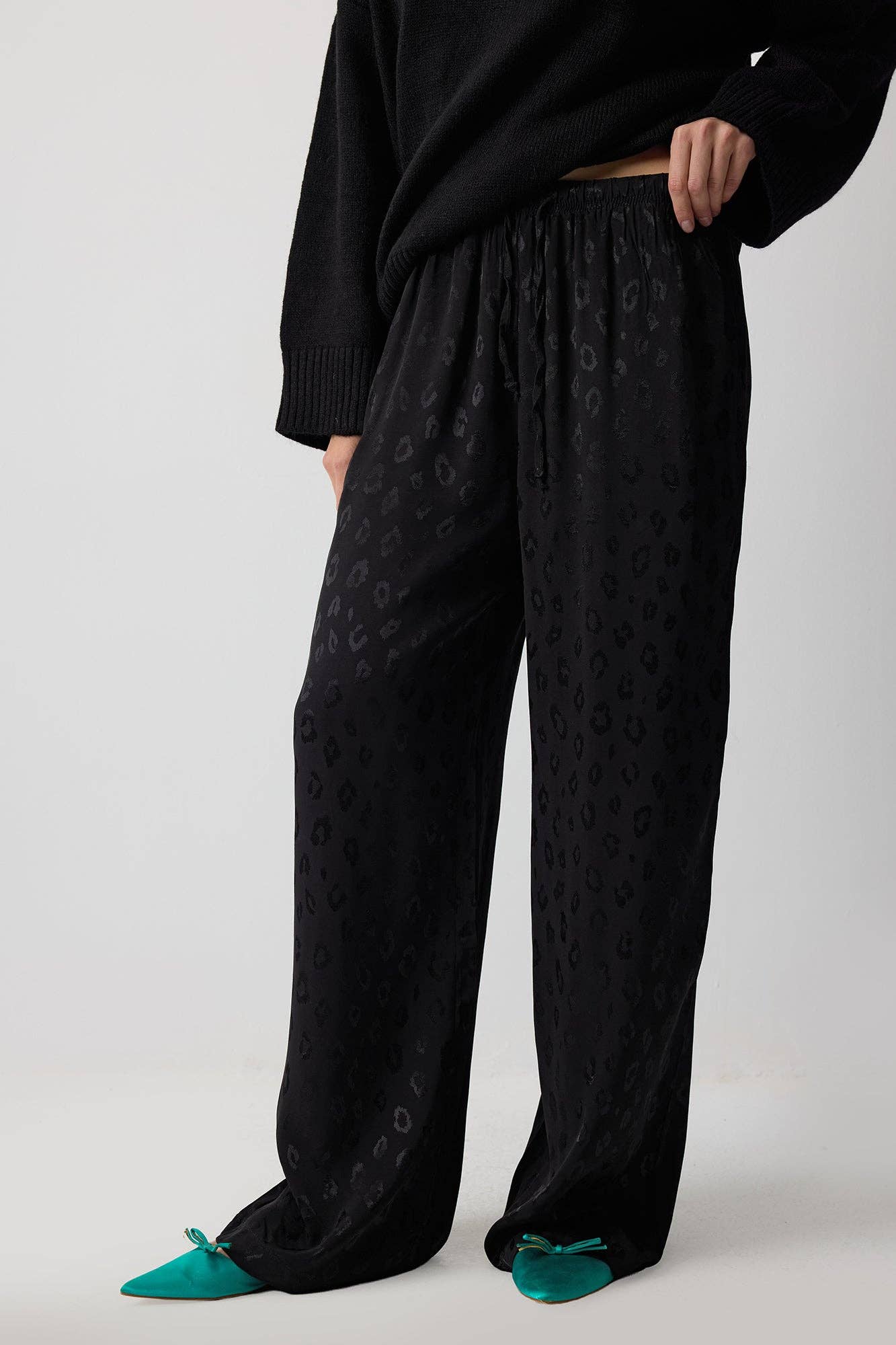 Pantaloni jacquard con motivo leopardato