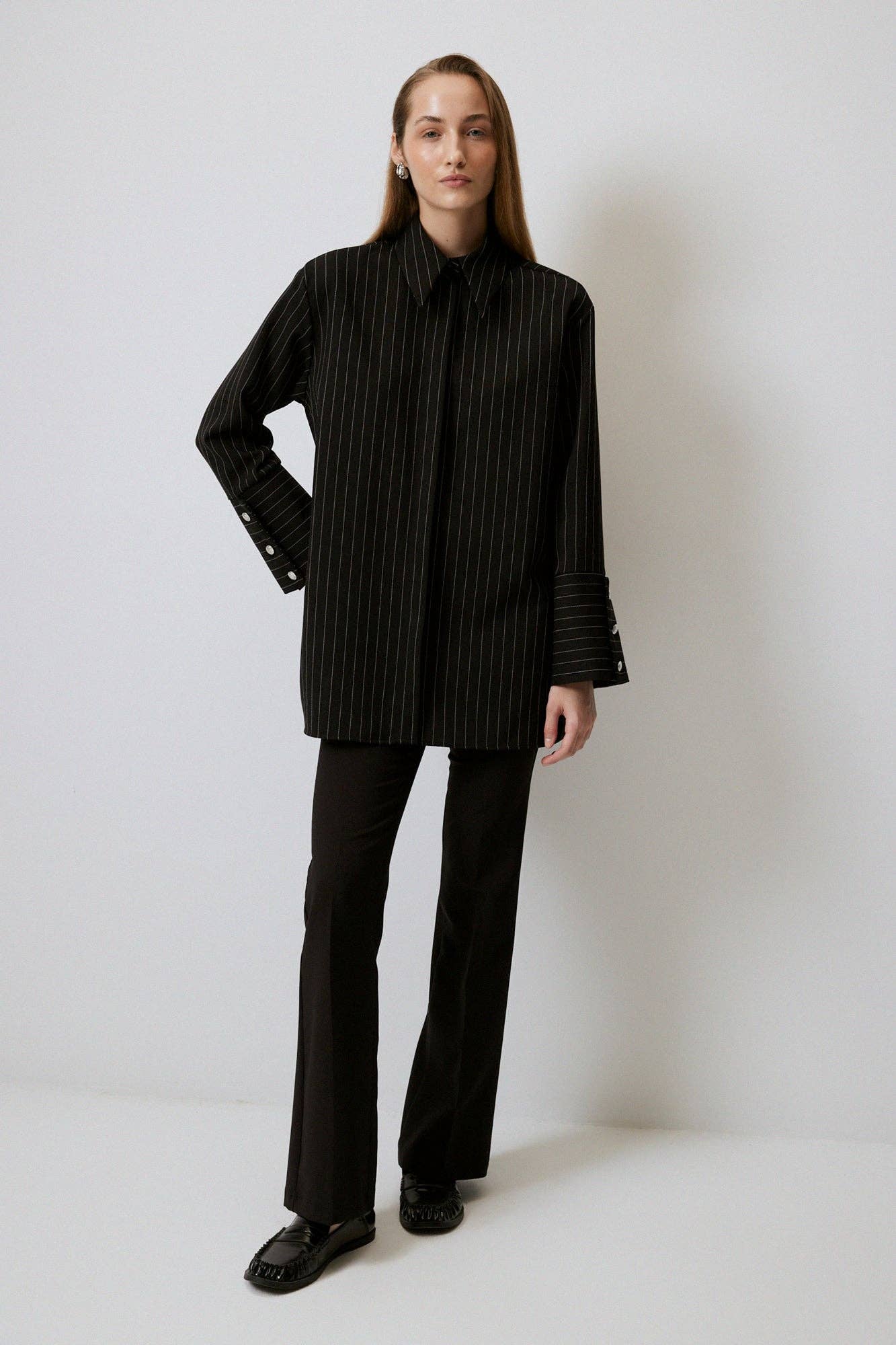 Camicia a righe con polsini larghi