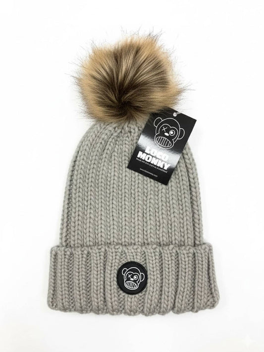 Berretto in maglia con pompon in eco-pelliccia