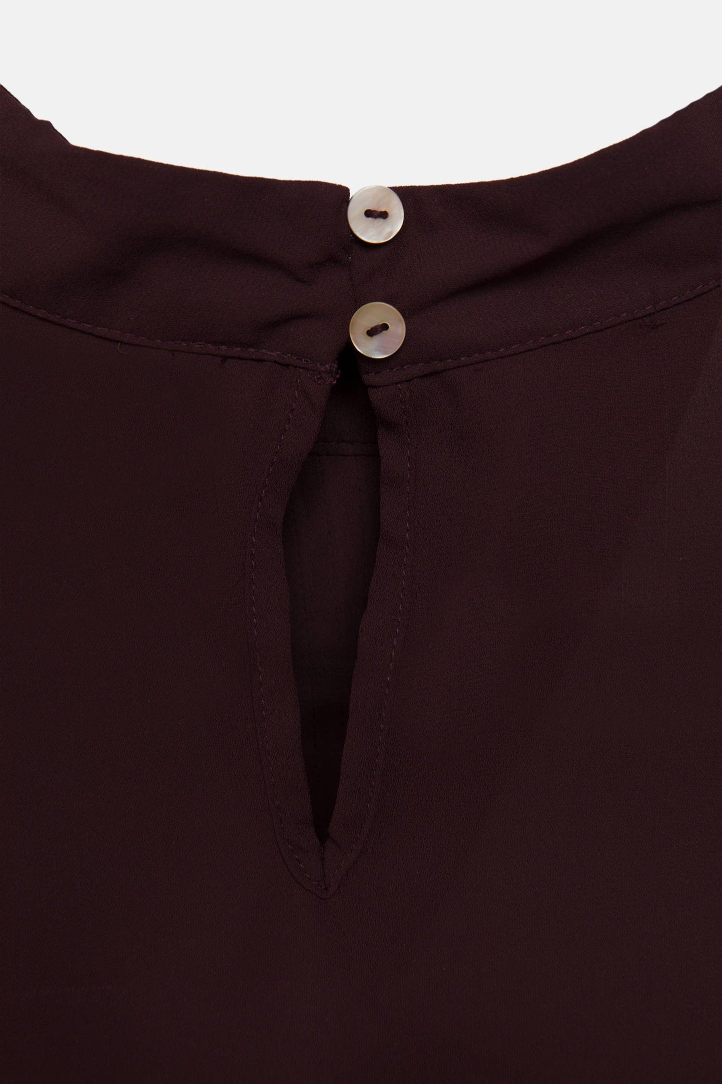 Blusa tinta unita con collo alto