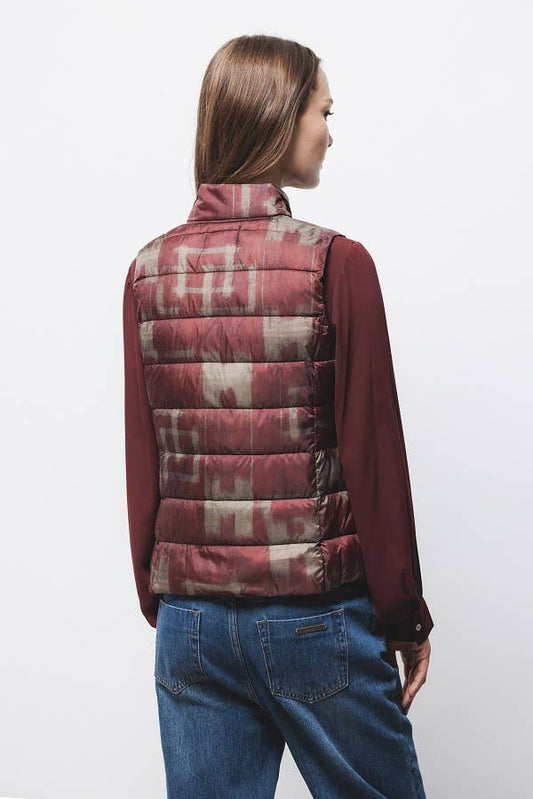Gilet trapuntato con collo alto