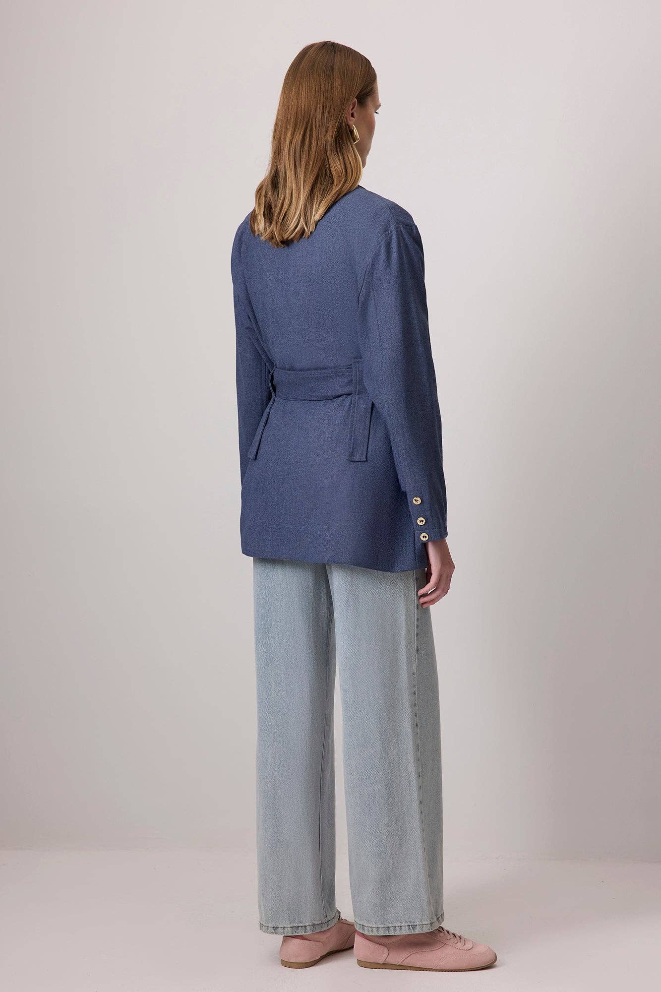 Giacca utility in lino blu navy con cintura e tasche